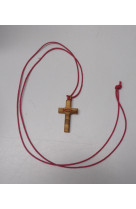 Croix aube ictus sur cordon rouge